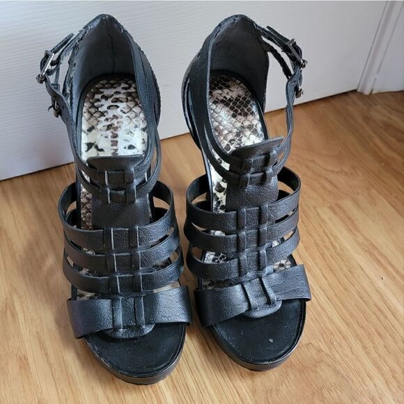 Gianni Bini Black Cage Strap Heel 6 - Picture 1 of 9